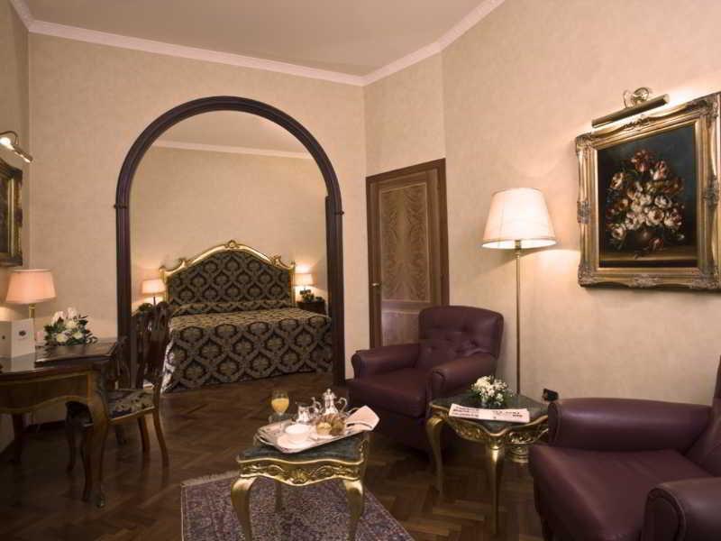 Hotel Vittoria Pesaro Esterno foto Suite