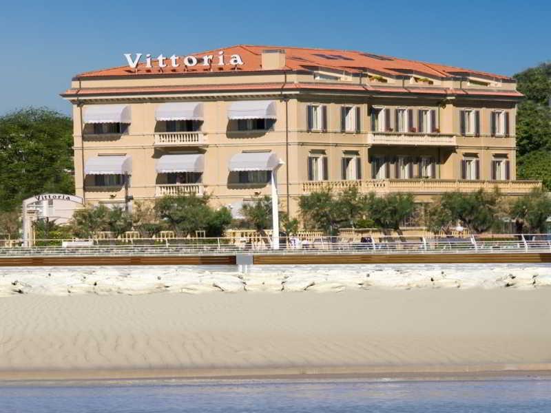 Hotel Vittoria Pesaro Esterno foto