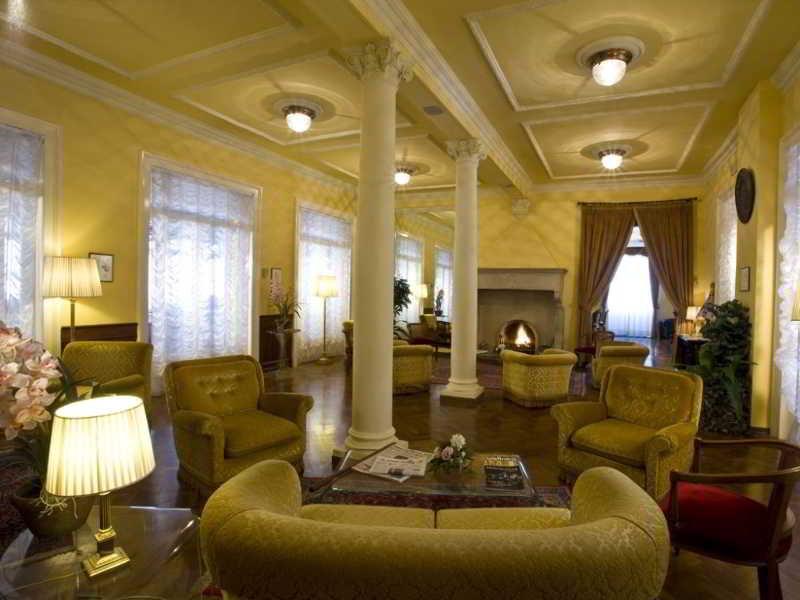 Hotel Vittoria Pesaro Esterno foto The lobby of the hotel