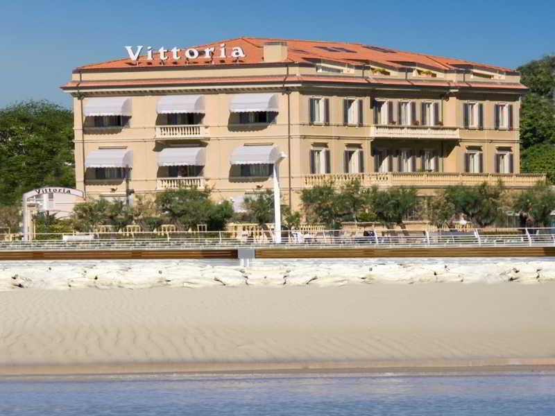 Hotel Vittoria Pesaro Esterno foto