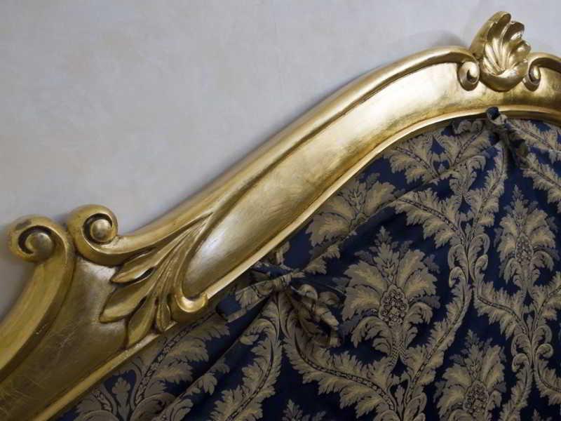 Hotel Vittoria Pesaro Esterno foto Detail of a Louis XV bed