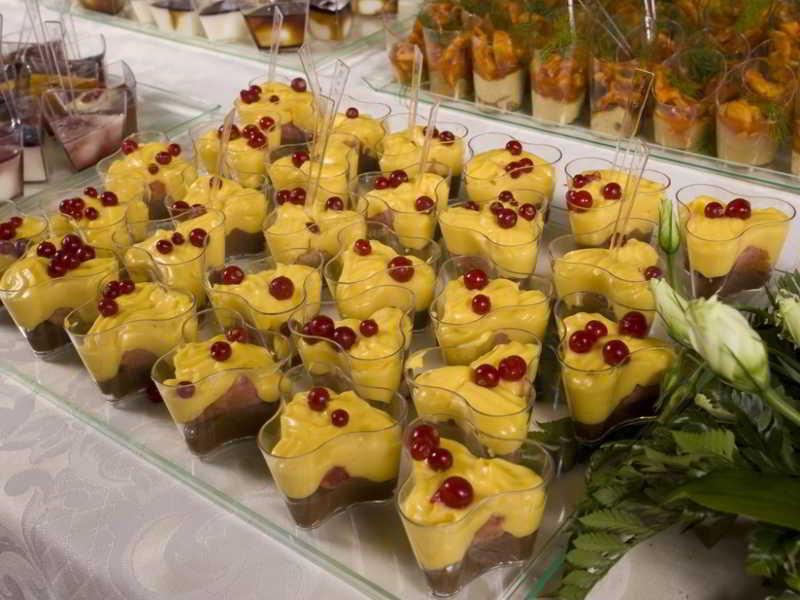 Hotel Vittoria Pesaro Esterno foto A selection of desserts
