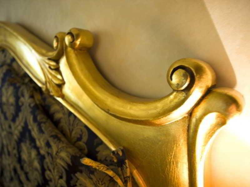 Hotel Vittoria Pesaro Esterno foto Detail of the head of the harp