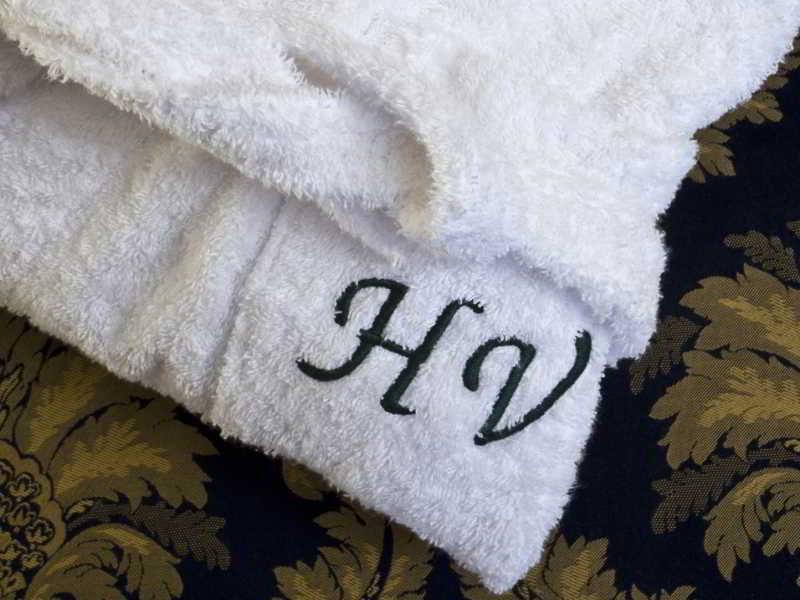 Hotel Vittoria Pesaro Esterno foto A monogram on a towel