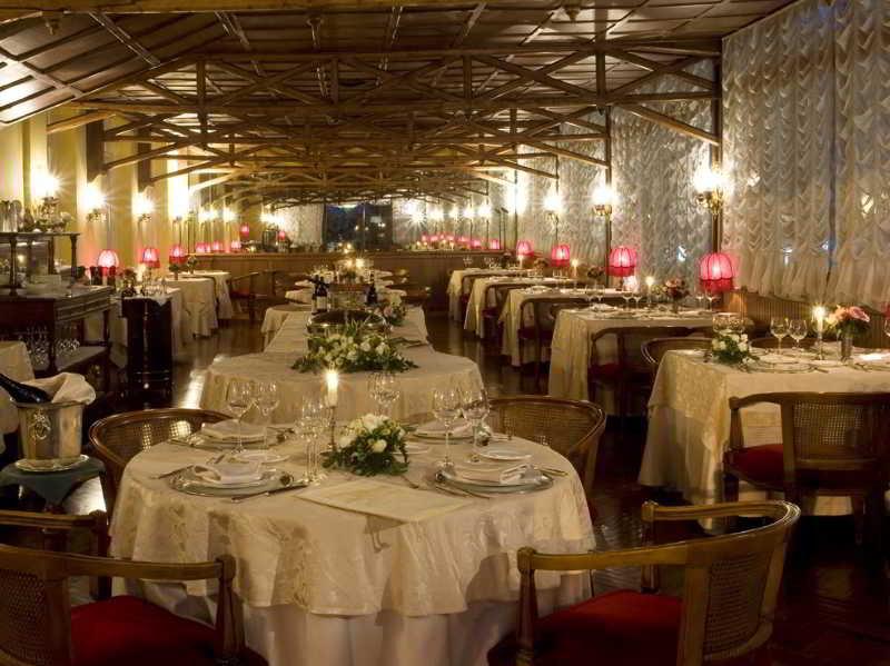 Hotel Vittoria Pesaro Esterno foto The restaurant