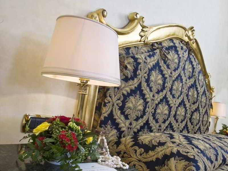 Hotel Vittoria Pesaro Esterno foto A lampshade