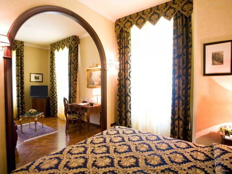 Hotel Vittoria Pesaro Esterno foto A room at the hotel