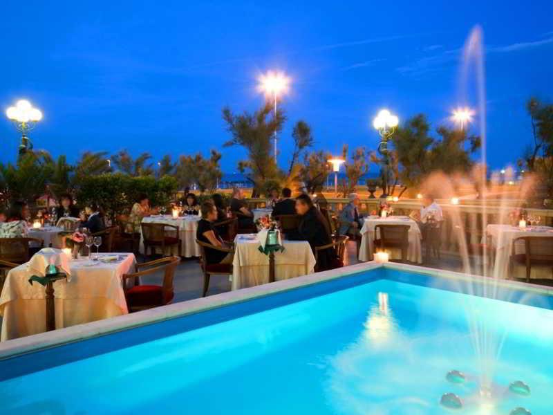 Hotel Vittoria Pesaro Esterno foto The restaurant
