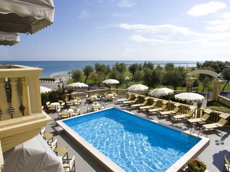 Hotel Vittoria Pesaro Esterno foto