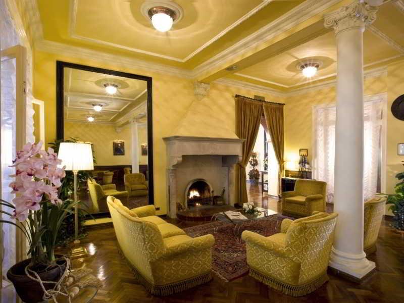 Hotel Vittoria Pesaro Esterno foto The lobby of the hotel