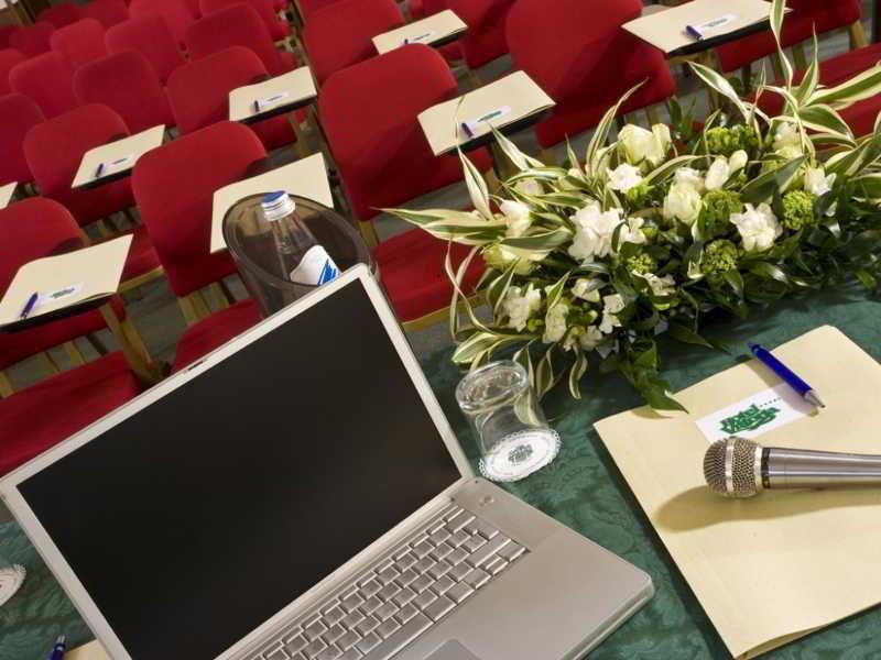 Hotel Vittoria Pesaro Esterno foto A laptop at a conference