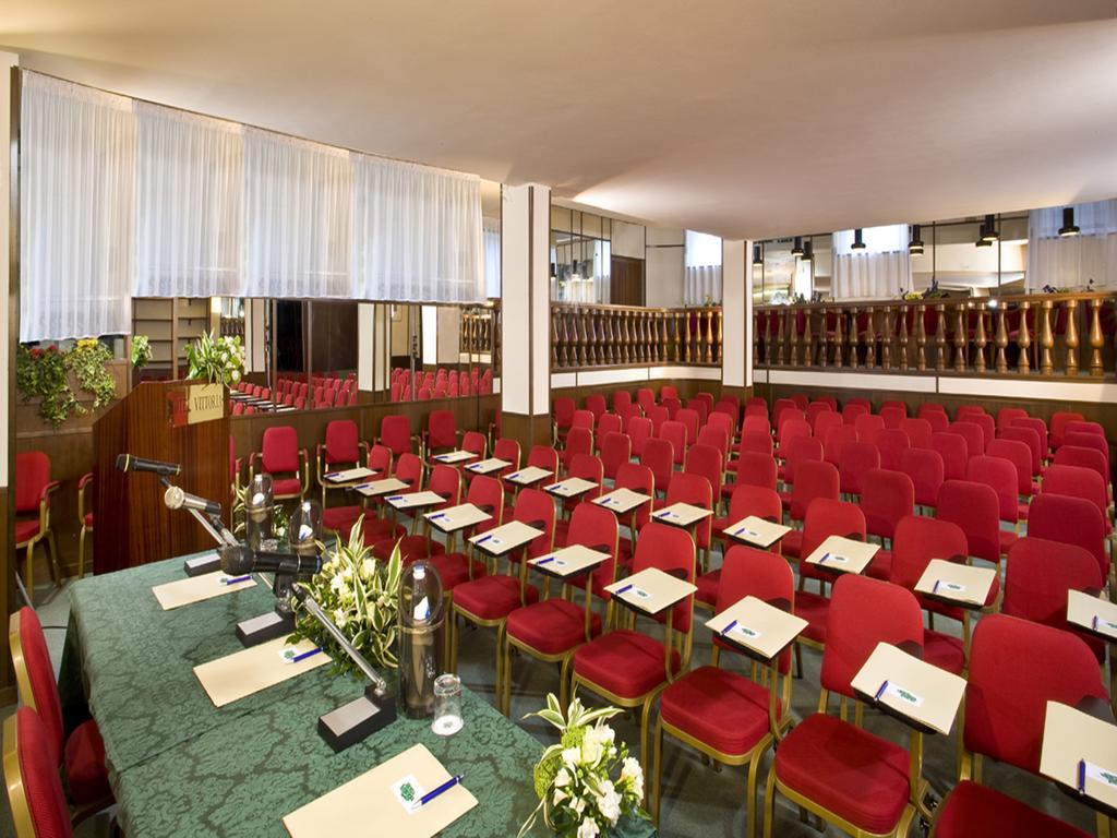 Hotel Vittoria Pesaro Esterno foto The main conference room