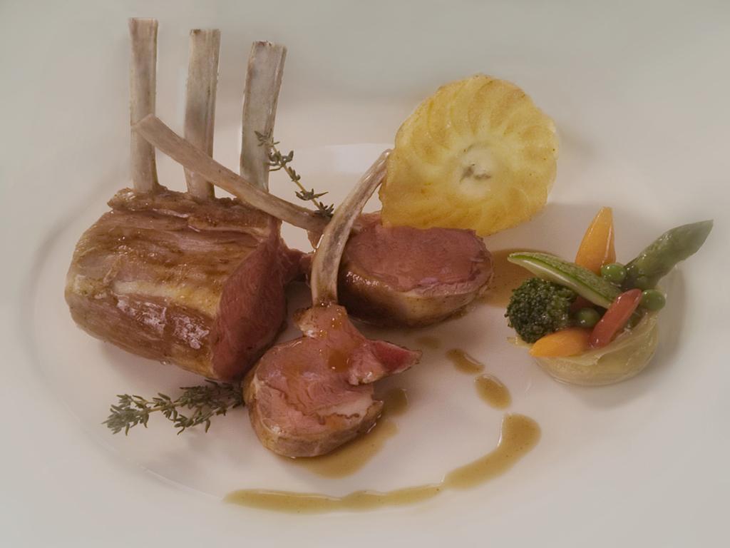 Hotel Vittoria Pesaro Esterno foto Rack of lamb