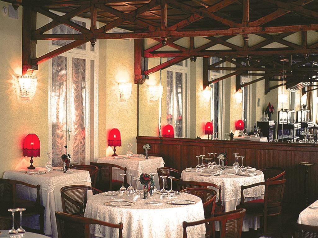 Hotel Vittoria Pesaro Esterno foto Restaurant "La Pergoletta"