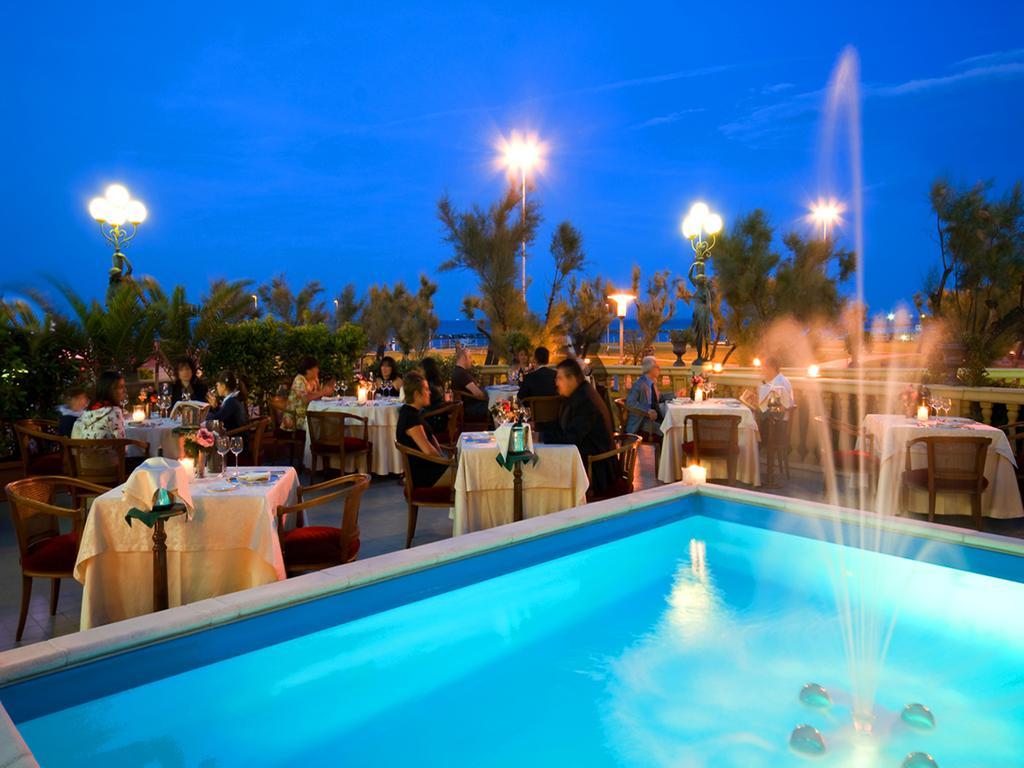 Hotel Vittoria Pesaro Esterno foto The restaurant