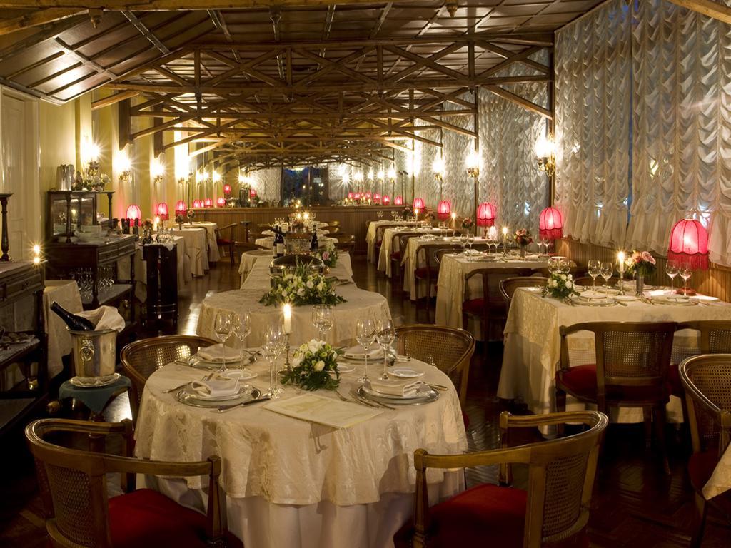 Hotel Vittoria Pesaro Esterno foto The restaurant