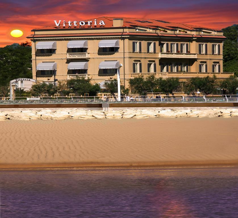 Hotel Vittoria Pesaro Esterno foto
