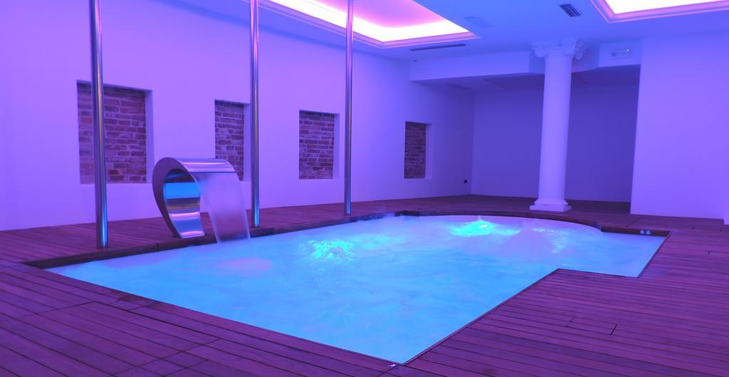 Hotel Vittoria Pesaro Esterno foto The spa at The Old Ship Hotel