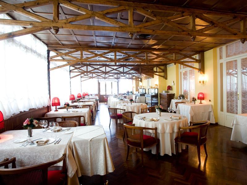 Hotel Vittoria Pesaro Esterno foto Restaurant