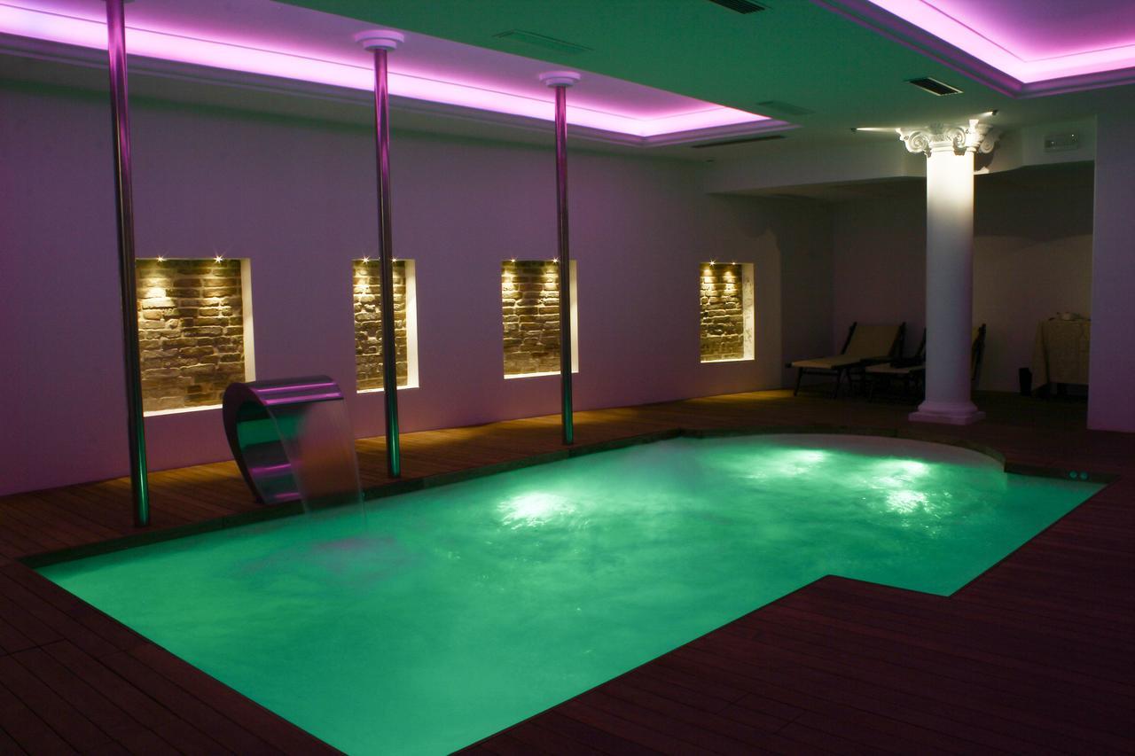 Hotel Vittoria Pesaro Esterno foto The spa at the hotel