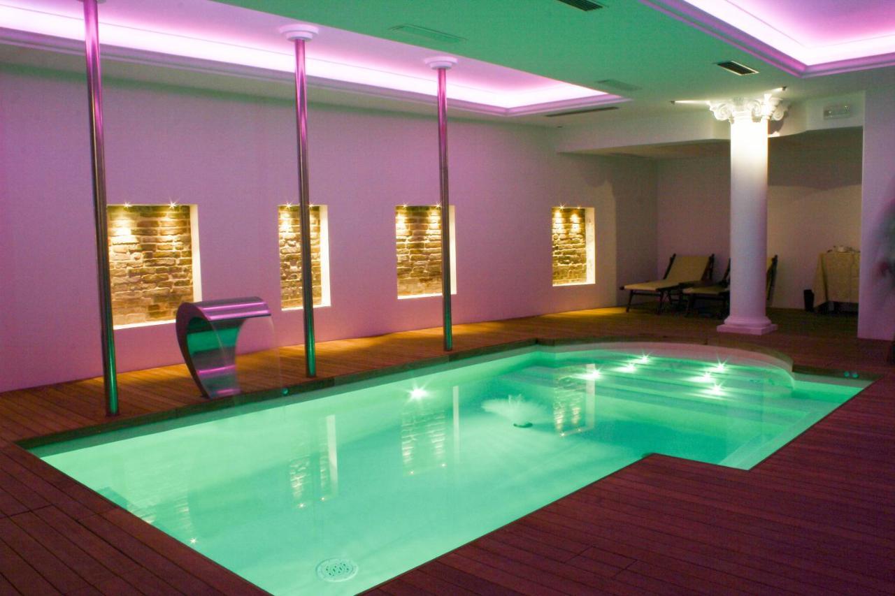 Hotel Vittoria Pesaro Esterno foto The spa at the Hotel